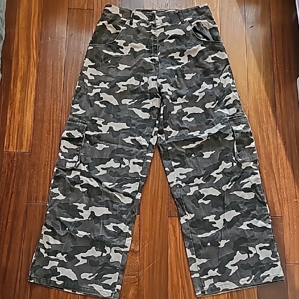 PrettyLittleThing Camouflage Wide Leg Pants
